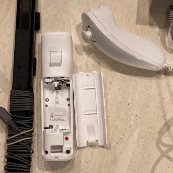 Nintendo Wii Console System & 5 Wii Games Racing Wheel Nintendo RVL-001 Complete - Picture 4 of 16